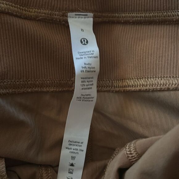 Lululemon Dance Studio Mid-Rise Jogger
Full Length in Kaki  Size 8 - Picture 6 of 6